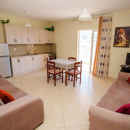 Sarah'S Apartments - 5 Min Walk To Beaches & Boulevard - Big Balcony! Sarande Luaran gambar
